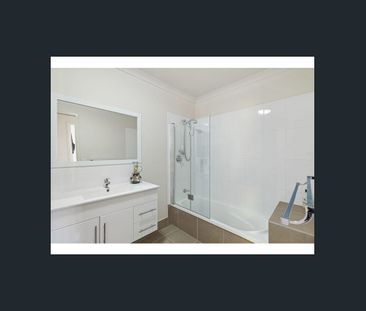 Open Plan 4 Bedroom Townhouse - Photo 6