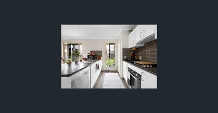 Comfortable Three Bedroom Home - Ready for You! - Photo 4