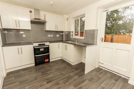 2 bedroom terraced house to rent - Photo 4