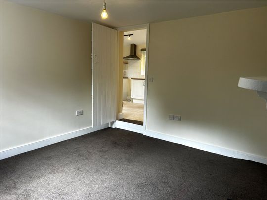 Cambridge Cottage, The Common - Photo 1