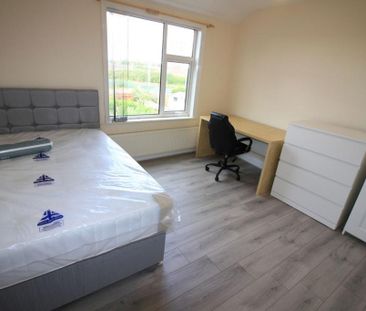 3 bedroom terraced house to rent - Photo 6