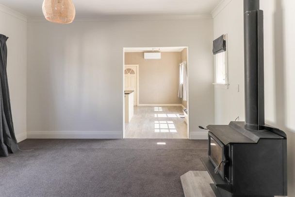 Tidy 3 bedroom home in Windsor! - Photo 1