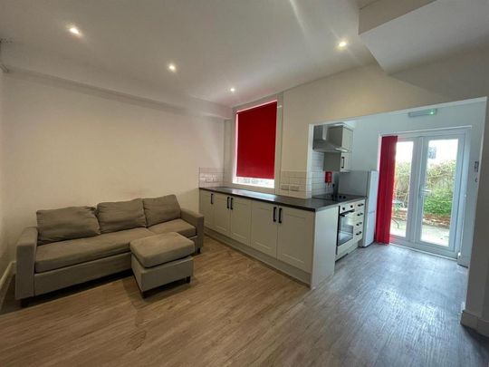 6 bedroom terraced house to rent - Photo 1