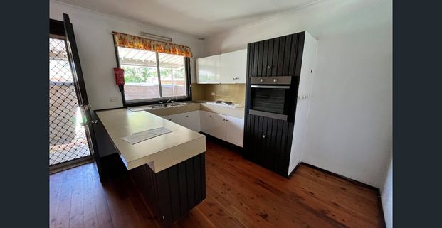 GREAT FAMILY HOME WITH HUGE ROOMS ! - Photo 1