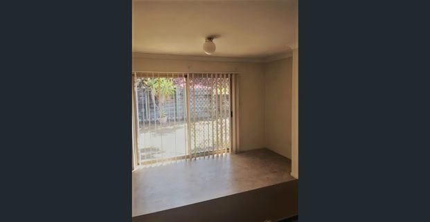 3 bedroom, 1 bathroom townhouse in Arana Hills. - Photo 1