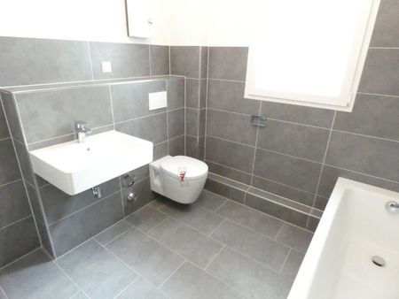 ** Modernisierte 2-Zi-Wohnung mit Balkon in Essen-Holsterhausen sucht neuen Mieter ** - Photo 3