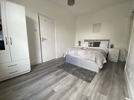 4 Bed Terraced House, Villiers Road, BS5 - Photo 4