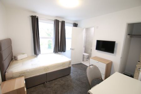 6 Bed Terraced House, St. Bartholomews Road, RG1 - Photo 2
