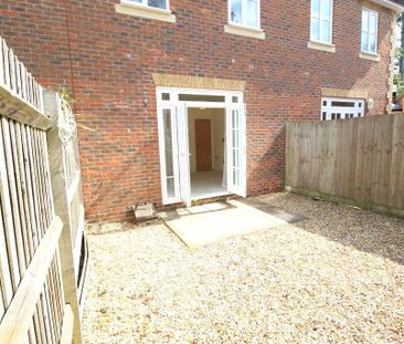 2 bedroom terraced house to rent - Photo 4