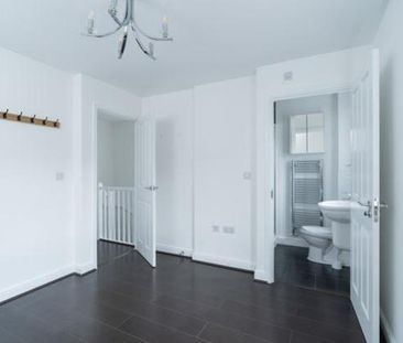 2 bedroom semi-detached house to rent - Photo 6