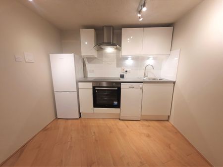 Studio Flat, Southwood Heights, N6 - Photo 4