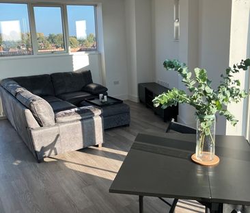 2 Bed Penthouse, Edgewood Mews, N3 - Photo 1