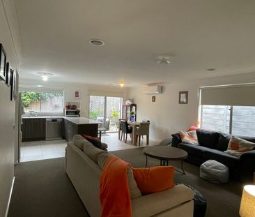 Spacious 3 bedroom home in the highly sought after Parkhead Circuit... - Photo 1