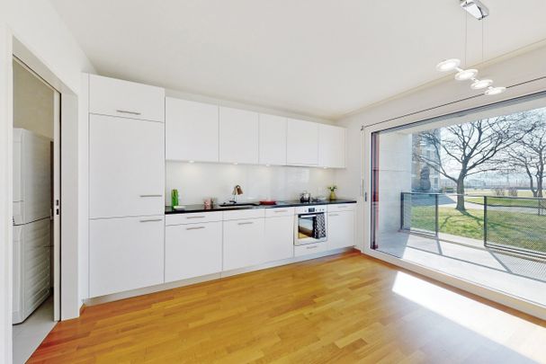 Behind the train station – right at the front! - Photo 1