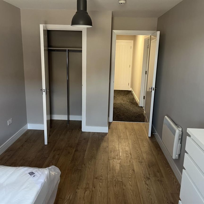 Gloucester Road, Patchway, Bristol - Photo 1