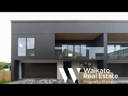 Brand New Two Storey Upmarket Family Home - Photo 4