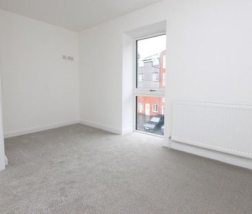 2 bedroom end of terrace house to rent - Photo 2