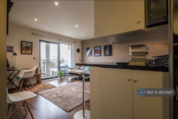 1 bedroom flat to rent - Photo 1