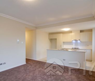 Stylish 1 bedroom Apartment with car space, walk to Norwest Metro - Photo 1