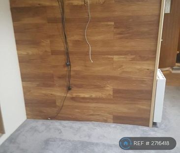 3 bedroom flat to rent - Photo 4