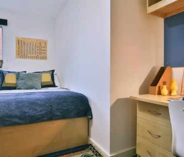 Classic 2 Bed - Shared Bathroom - Apartment - Photo 1