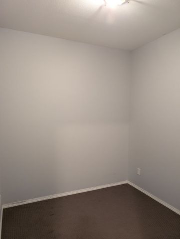 Furnished 1 bed/1 bath Condo in Lovely Pinnacle Pointe - Photo 5