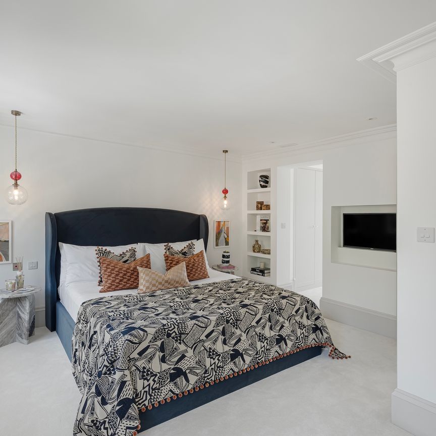 Two-bedroom pied de terre in Knightsbridge - Photo 1