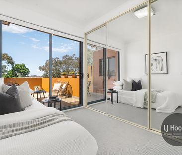 Available 12 December - Photo 4