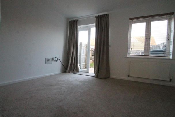 2 bedroom end of terrace house to rent - Photo 1