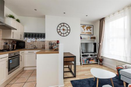 2 bedroom flat to rent - Photo 5