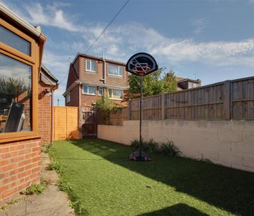 4 bedroom chalet to rent - Photo 2