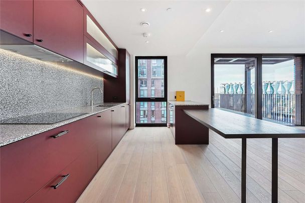 A brand new three bedroom apartment on the 17th floor in the spectacular Modern, Embassy Gardens development. - Photo 1