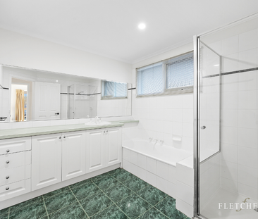 10 Lilian Parade, Ringwood VIC 3134 - House For Rent | Domain - Photo 6
