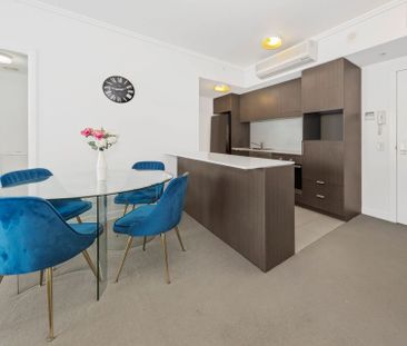 Modern Apartment in Prime Fortitude Valley Location - Photo 5