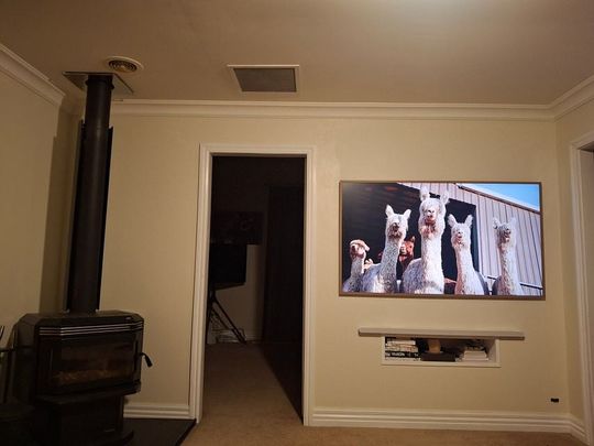 Executive Sanctuary: Pool & Grounds Included - Photo 1