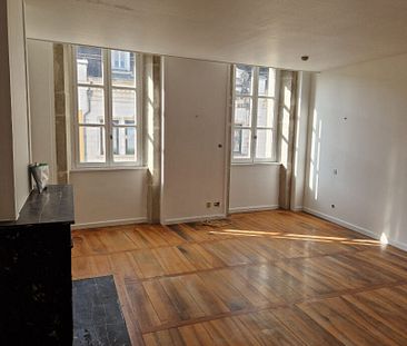 A LOUER - BELLEY STUDIO 2E ETAGE , Belley - Photo 4