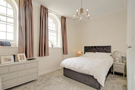 4 bedroom terraced house to rent - Photo 4