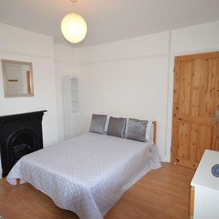 1 bedroom in a flat share to rent - Photo 4