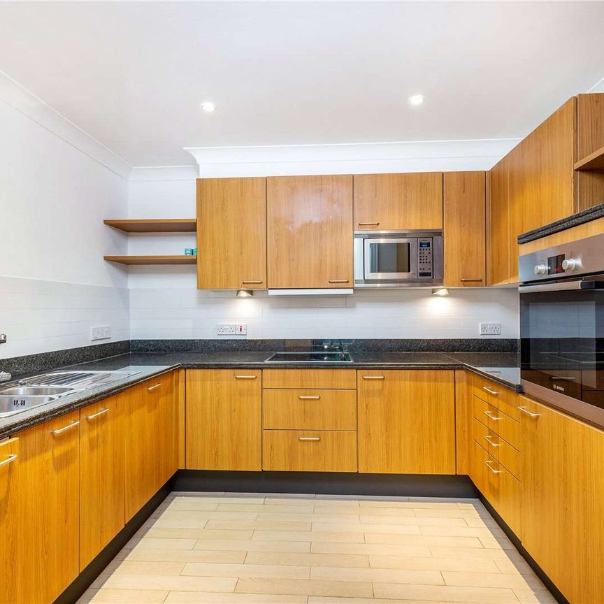 A spacious one bedroom ground floor flat in the popular Harrods Village development. - Photo 1