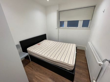 2 Bed Flat, Cranhurst Road, NW2 - Photo 2