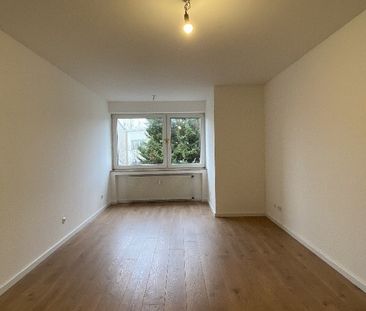 Neuss – Dreikönigenviertel, geräumige 3 Zimmerwohnung mit Balkon, s... - Photo 1