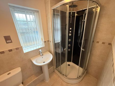 2 bedroom apartment to rent - Photo 5
