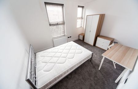 Burchett Grove, Woodhouse, Leeds, LS6 2JA - Photo 4