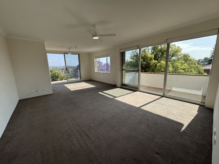 Earlwood - Photo 2