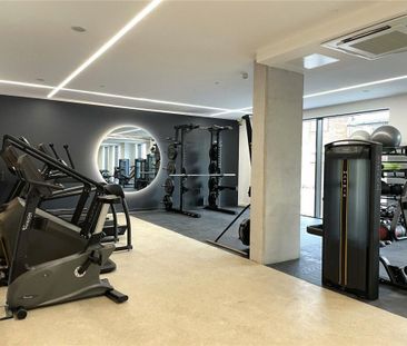 1 bedroom in a flat share to rent - Photo 2