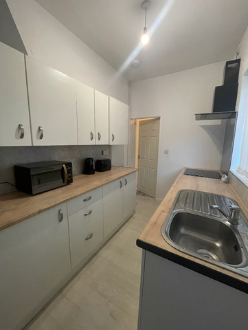 1 bedroom in a house share to rent - Photo 3