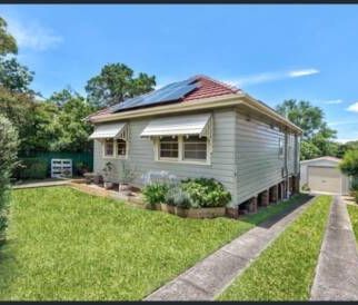 Bright, renovated home with charm - Photo 5