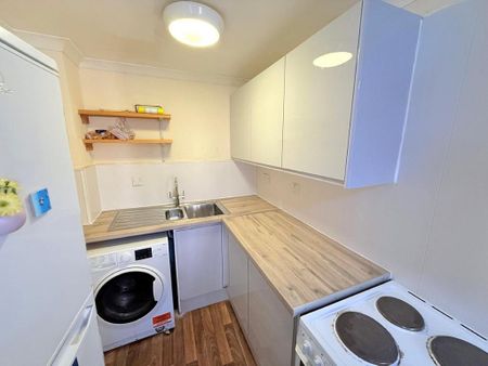4 bedroom flat to rent - Photo 4