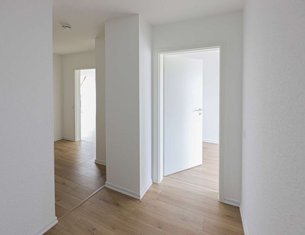 3-Zimmer-DG-Wohnung – Erstbezug nach Sanierung - Photo 1