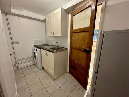 4 bedroom terraced house to rent - Photo 5